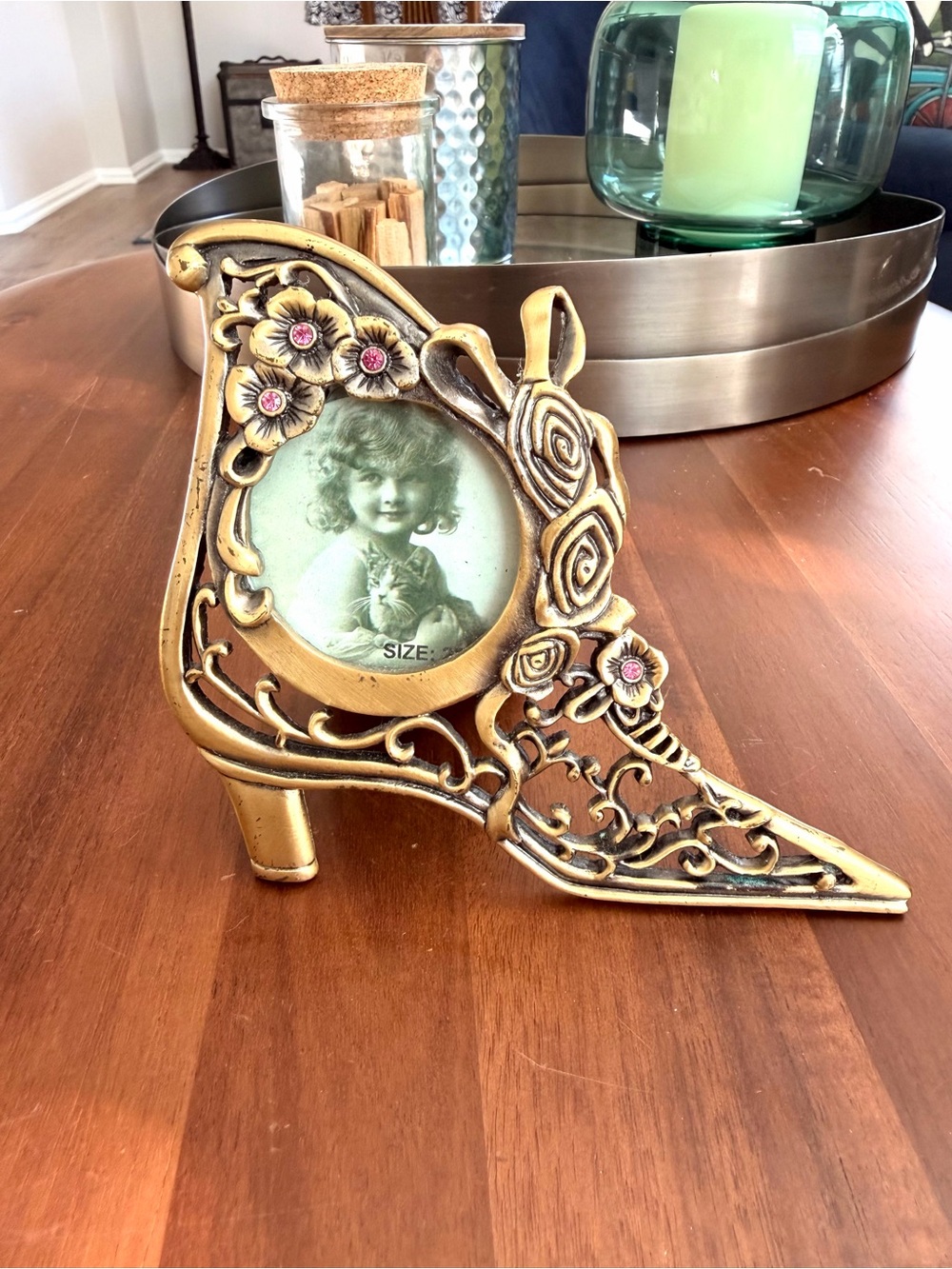 Vintage-Style Gold High Heel Shoe Photo Frame with Pink Rhinestone Flowers